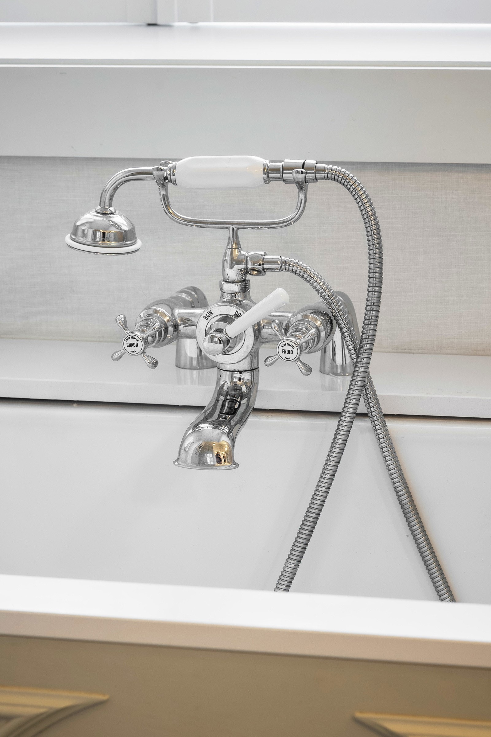 Klassisk armatur som gir badet et eksklusivt og tidløst preg Galleribilde