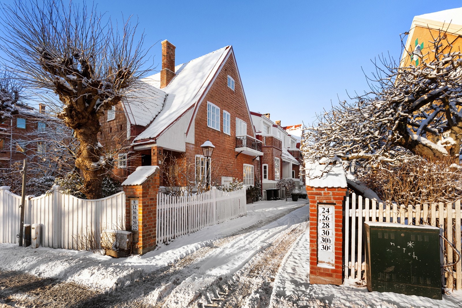Eksklusiv og betydelig påkostet townhouse, beliggende idyllisk til i det Engelske Kvarter på Frogner Galleribilde