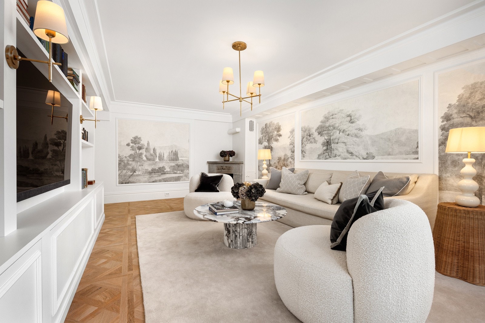 Snekkerbygde løsninger og dekorative tapeter er benyttet Galleribilde