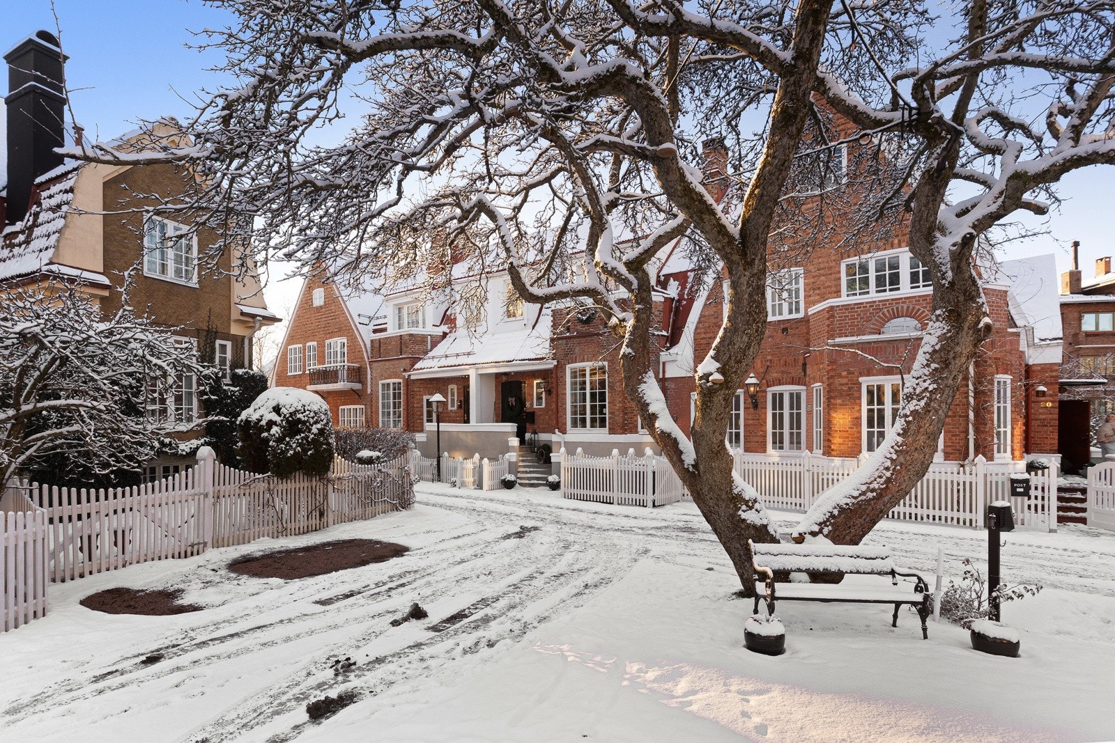 Felles parkområde inne i kvartalet, og dette området kalles Rundingen . Fast parkeringsplass medfølger Galleribilde