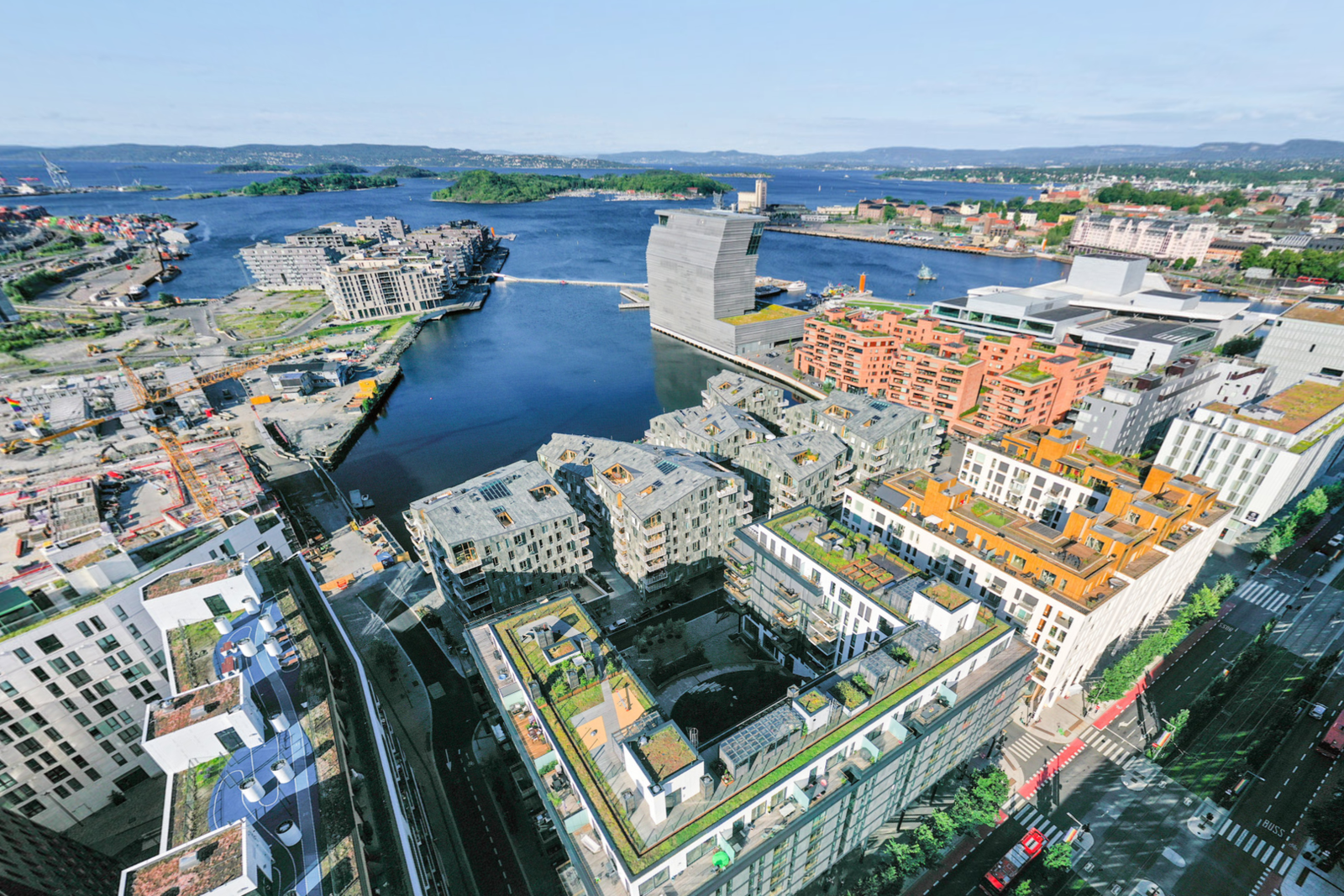 Boligkvartalet ved Bispevika inkluderer kajakkmiljø, båthavn og badeanlegg ute på Sørenga sjøbad Galleribilde