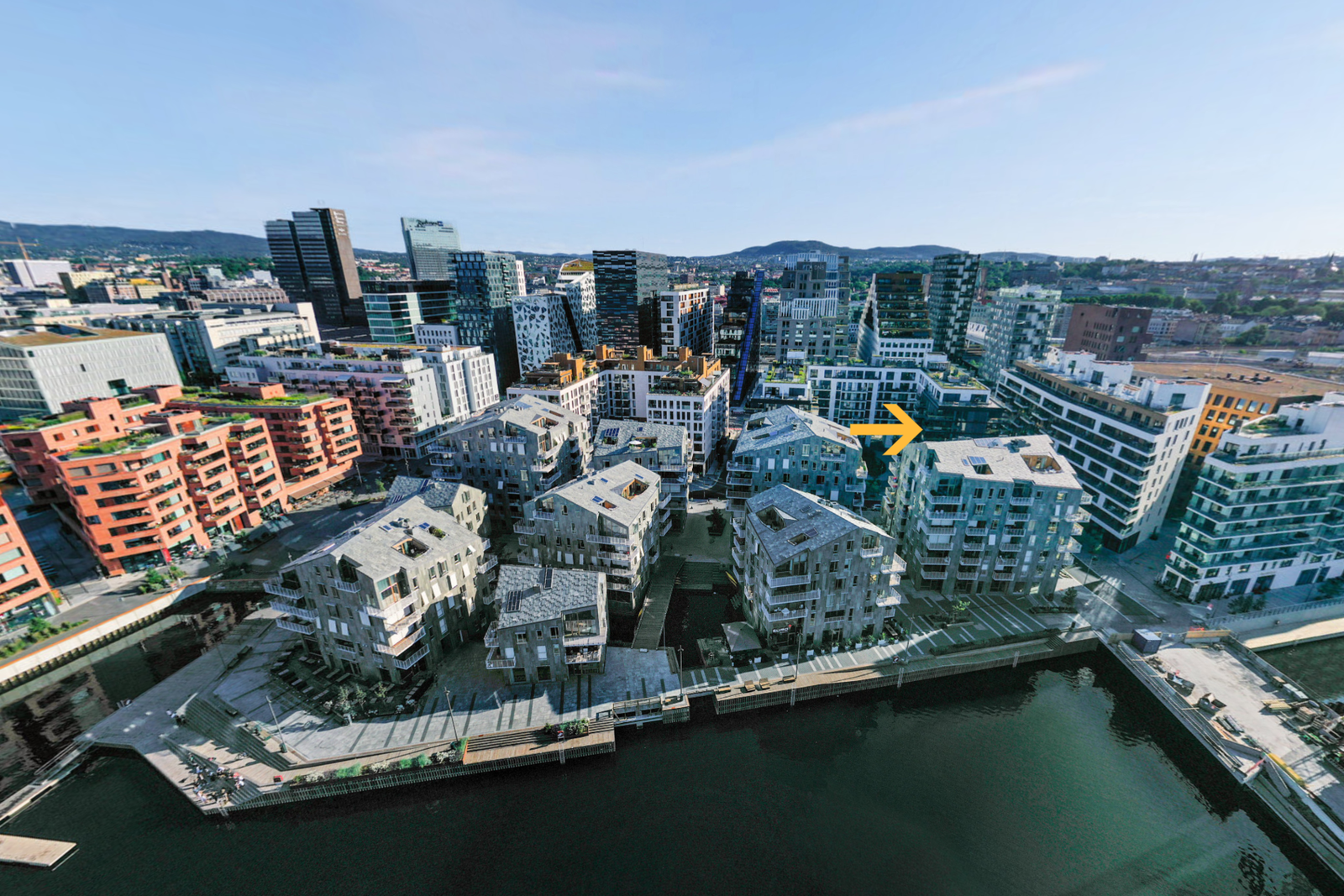 Boligkvartalet ved Bispevika inkluderer kajakkmiljø, båthavn og badeanlegg ute på Sørenga sjøbad. Leiligheten omtrentlig merket Galleribilde