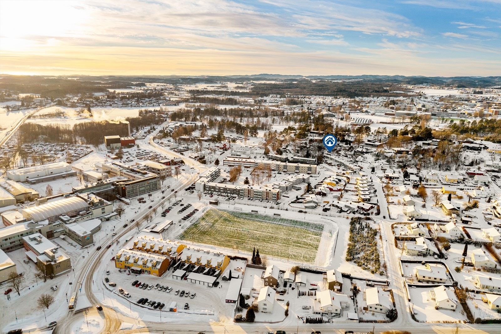 I fritiden kan praktfulle Bugårdsparken benyttes og her finnes blant annet Jotunhallen, svømmehall, fotballbaner, tennishall, skøytebane og ikke minst Bugårdsdammen med opplyst turvei. Galleribilde