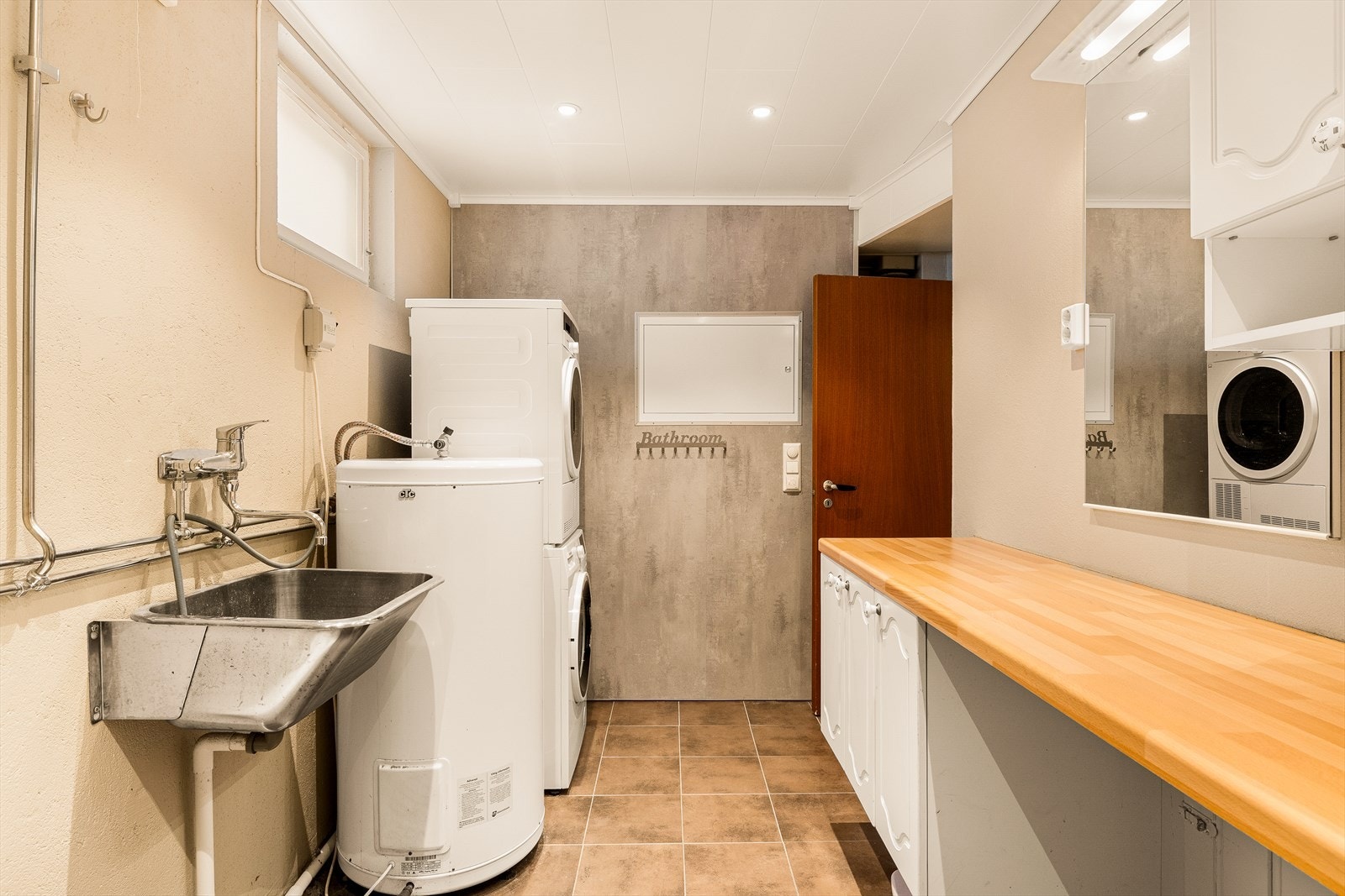 Vaskerommet er praktisk med god benkeplass. Galleribilde