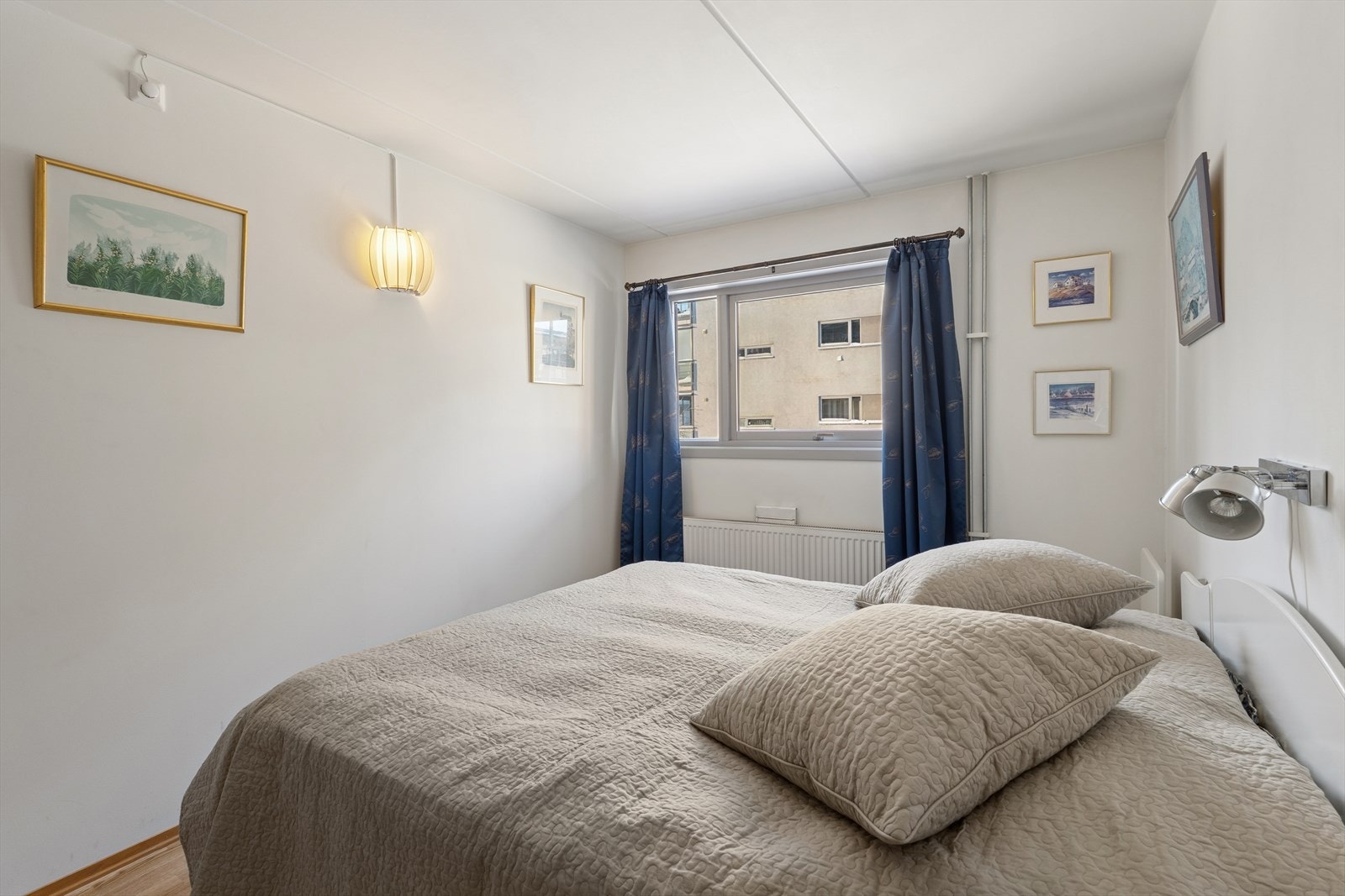 Her er det god plass for dobbeltseng og nattbord. Galleribilde