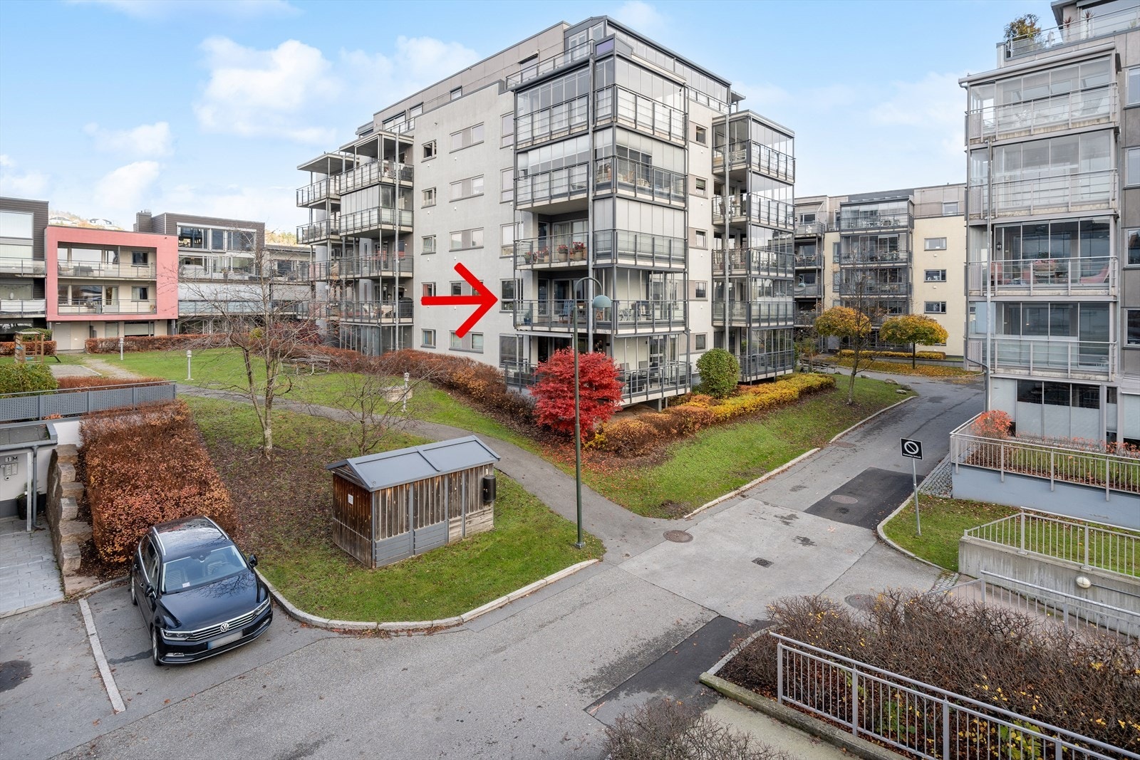 Her bor du i hjertet av byen, omgitt av et rikt utvalg servicetilbud. Det er kort og behagelig gangavstand til både Bragernes Torg og Drammen sentrum. Galleribilde