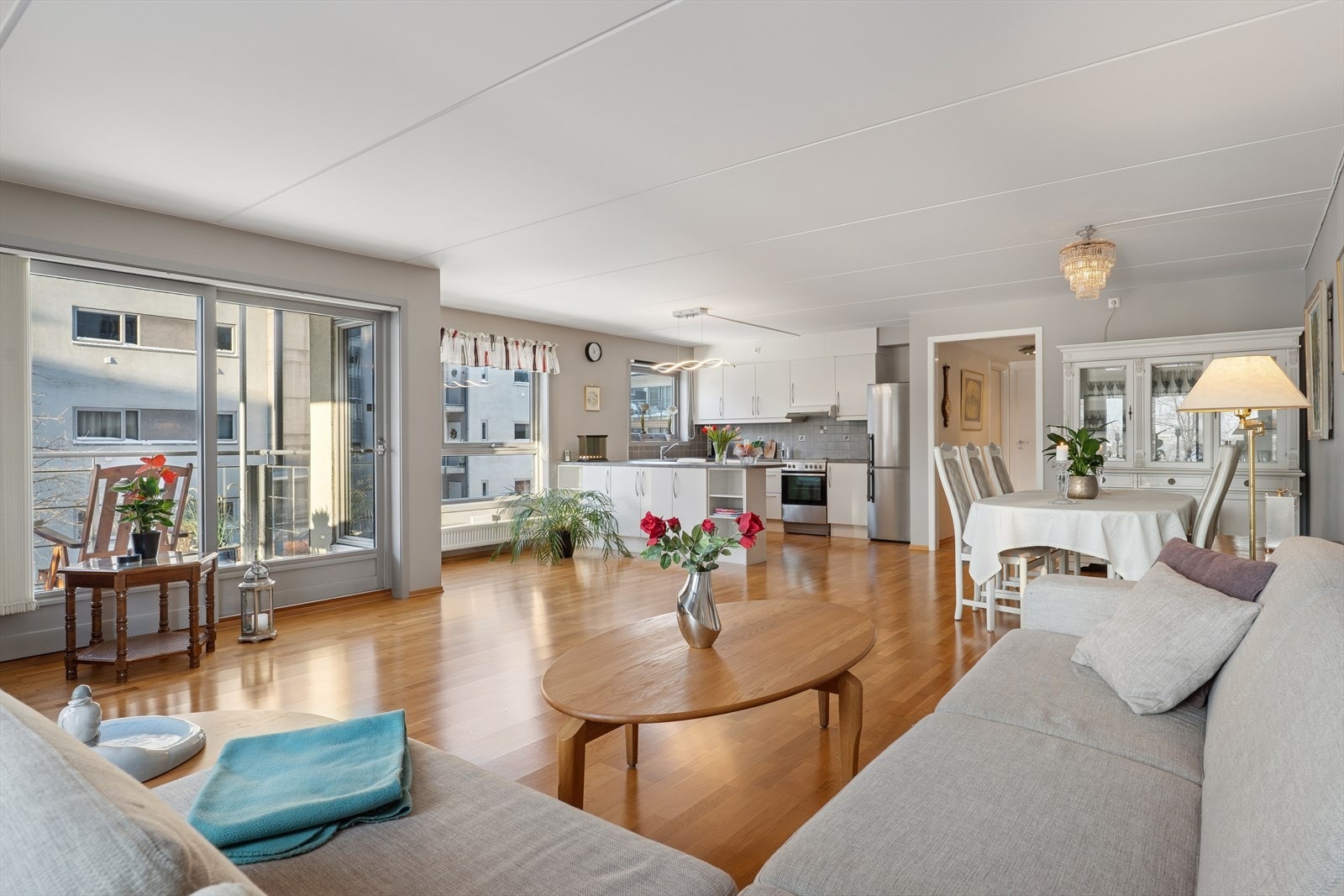 Leiligheten varmes opp med fjernvarme via radiatorer. Galleribilde