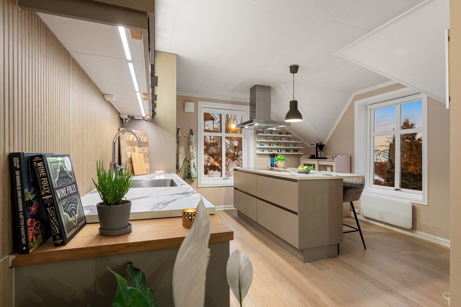 Meget delikat og moderne kjøkken fra 2016 med kjøkkeninnredning fra HTH Galleribilde