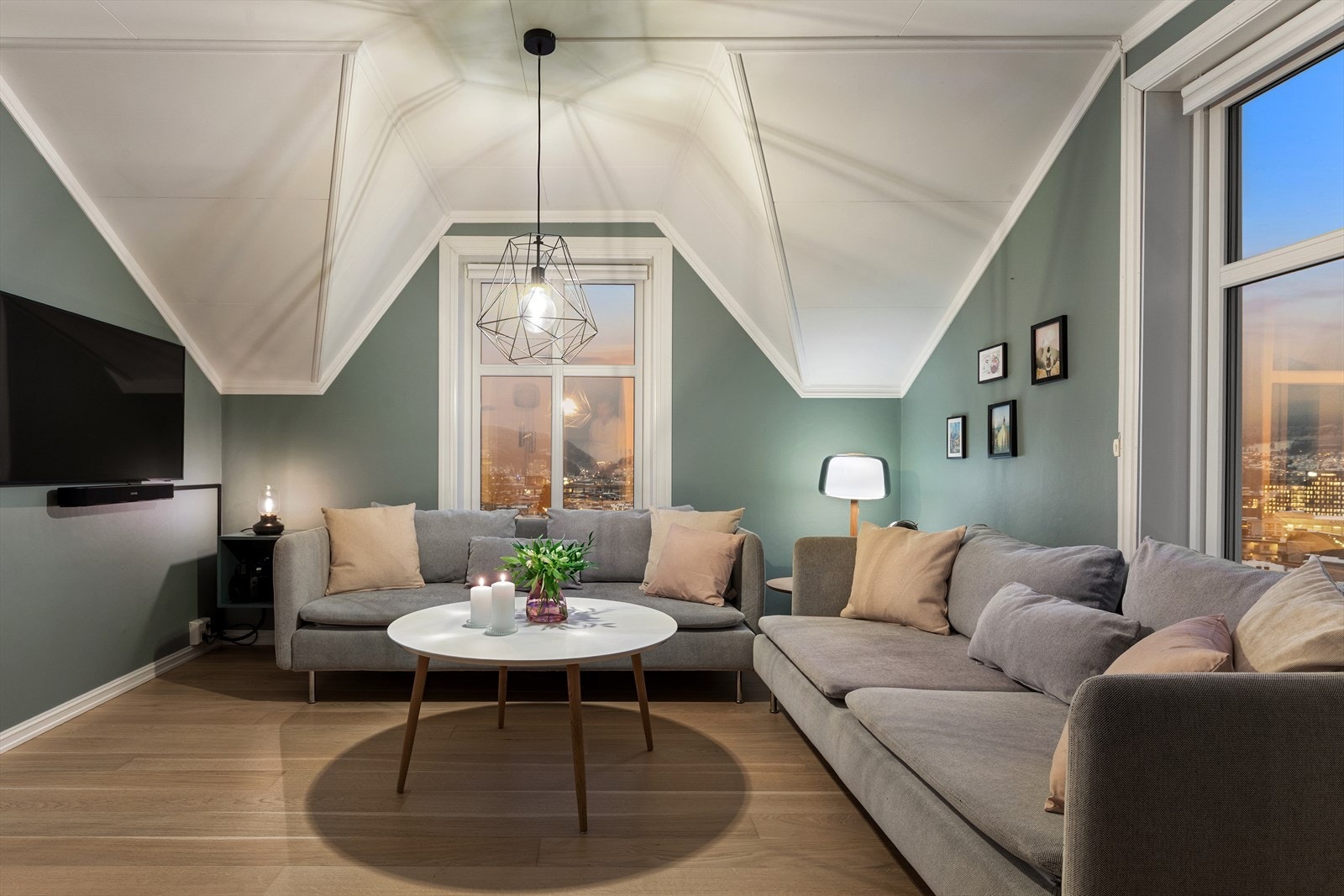 Leiligheten har blant annet en-stavs eikeparkett og flere overflater er nylig malt Galleribilde