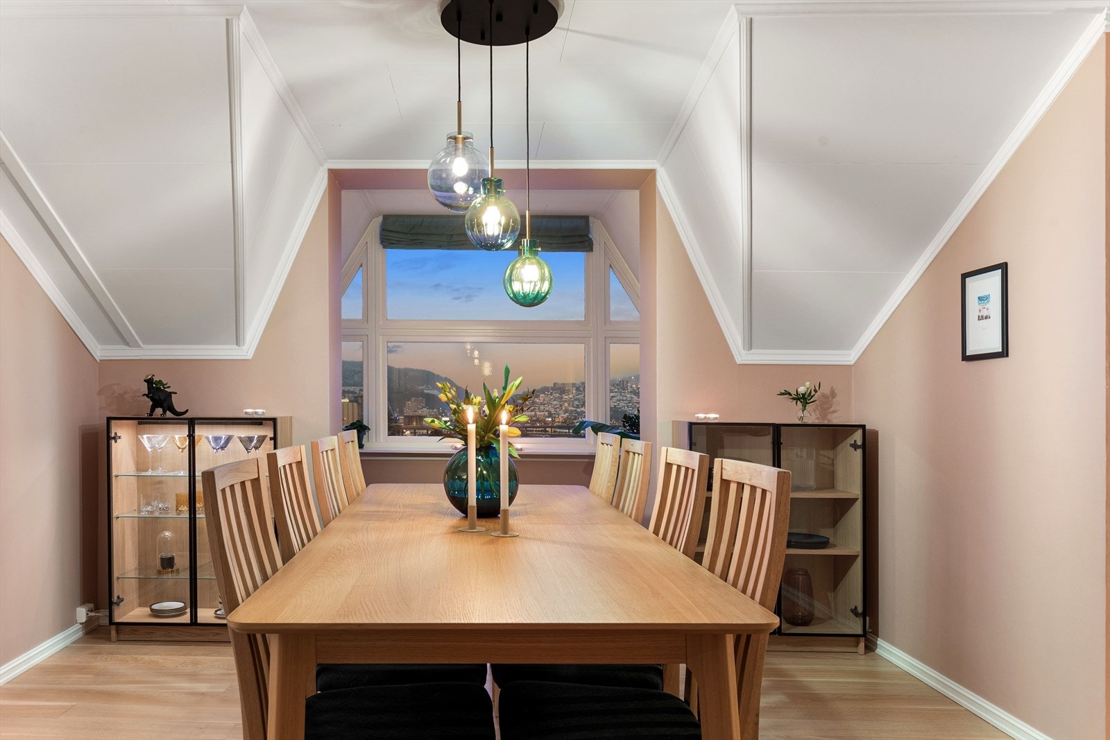 Fra spisestuen kan man nyte flott utsikt Galleribilde