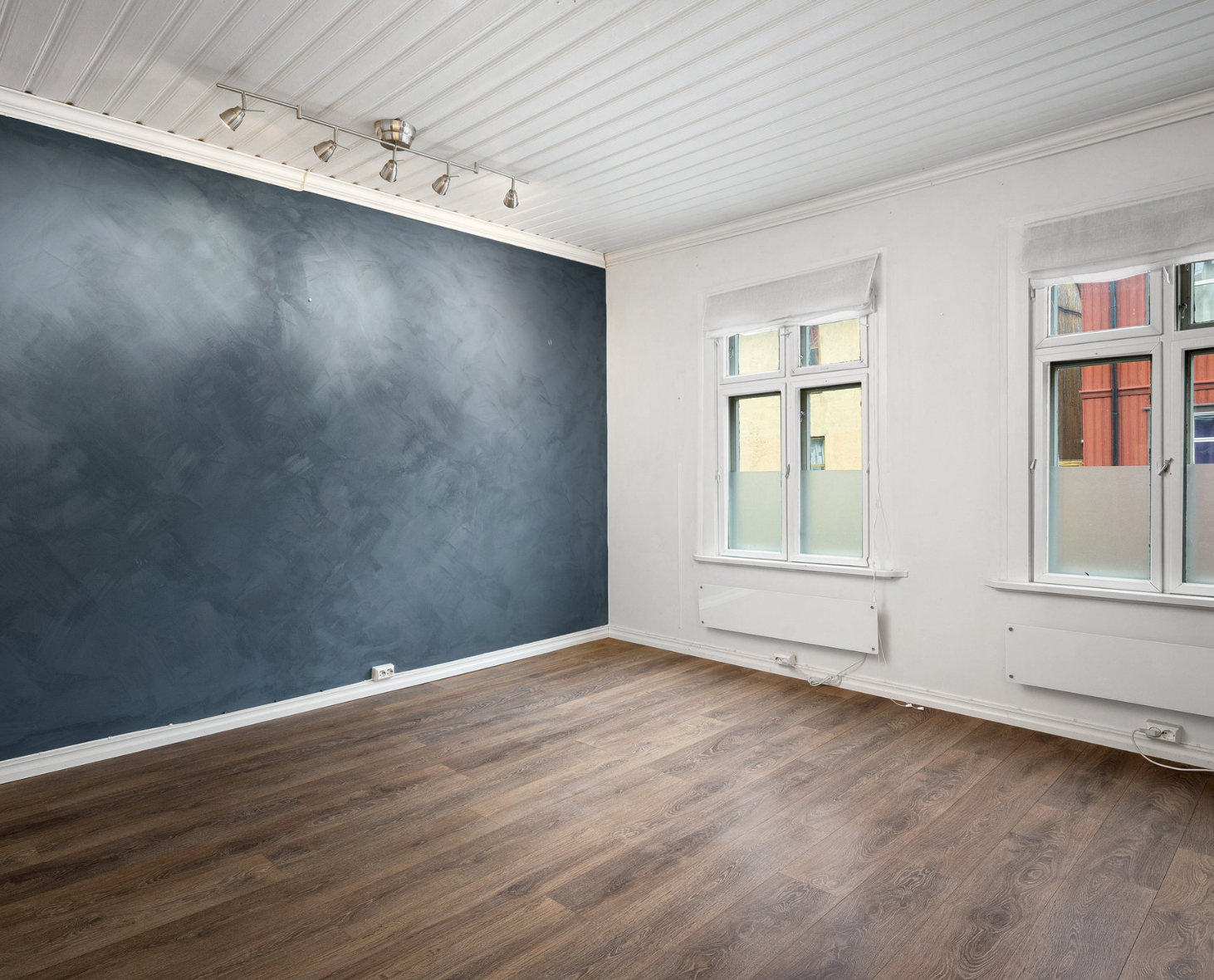 Meget romslig soverom med god plass til dobbeltseng og garderobeløsning. Galleribilde