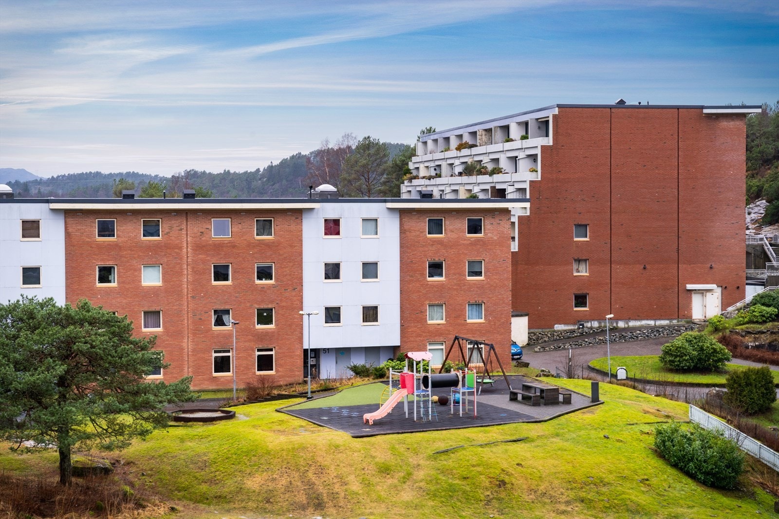 - Leiligheten ligger i et attraktivt borettslag sentralt i Bergen vest, med kort vei til servicetilbud, kollektivtransport og nydelige turmuligheter - Galleribilde