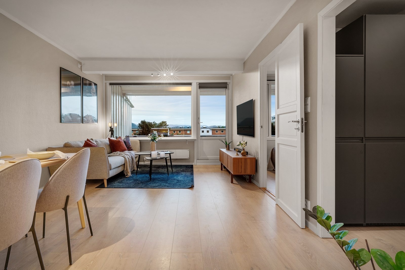 - Leiligheten har et BRA-i på 46m² fordelt over en praktisk og arealeffektiv planløsning - Galleribilde