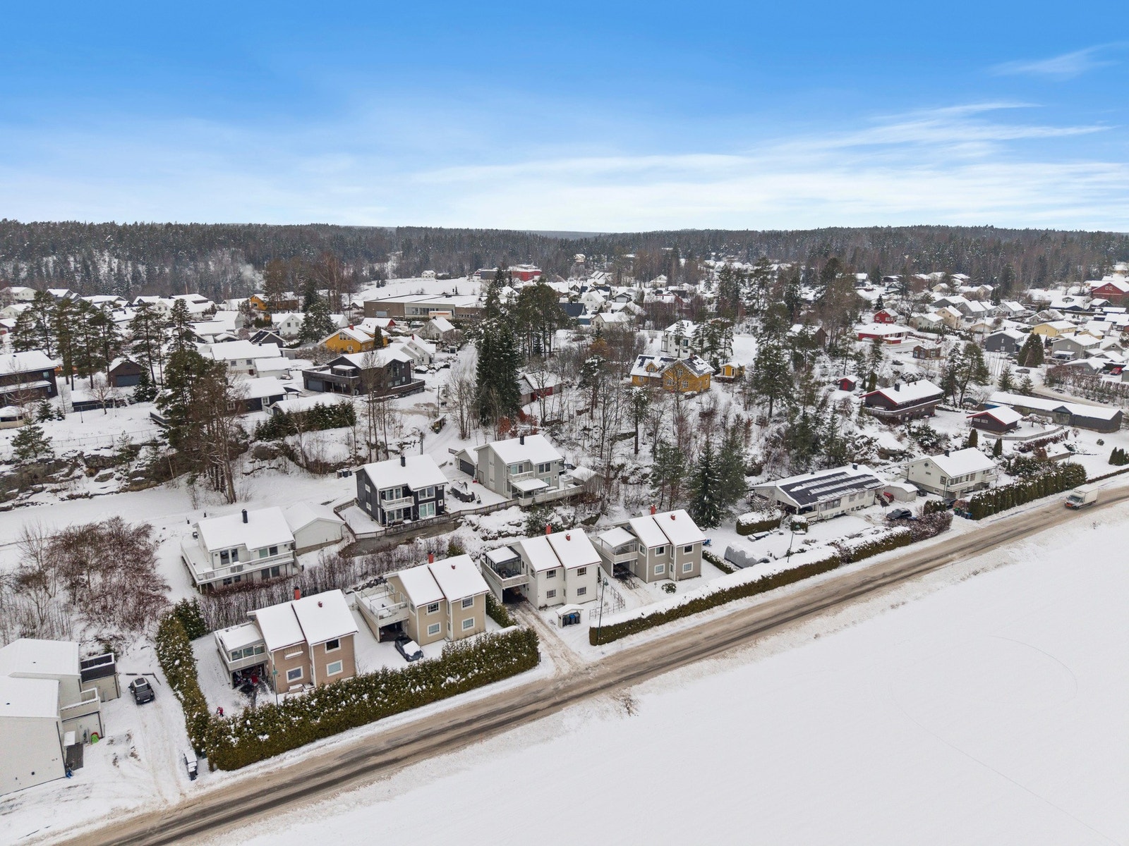 Når du velger bolig, velger du også nabolag. Nærbutikk. Skolevei. Nærhet til naturen. Nye naboer. Rammen rundt der du bor. Galleribilde