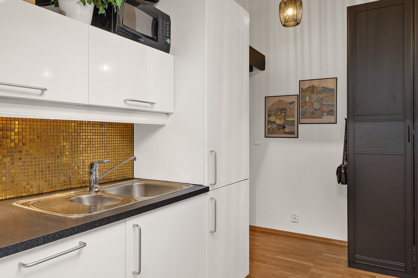 Store arbeidsflater og godt med lagringsplass gir gode arbeidsvilkår for den matglade. Galleribilde