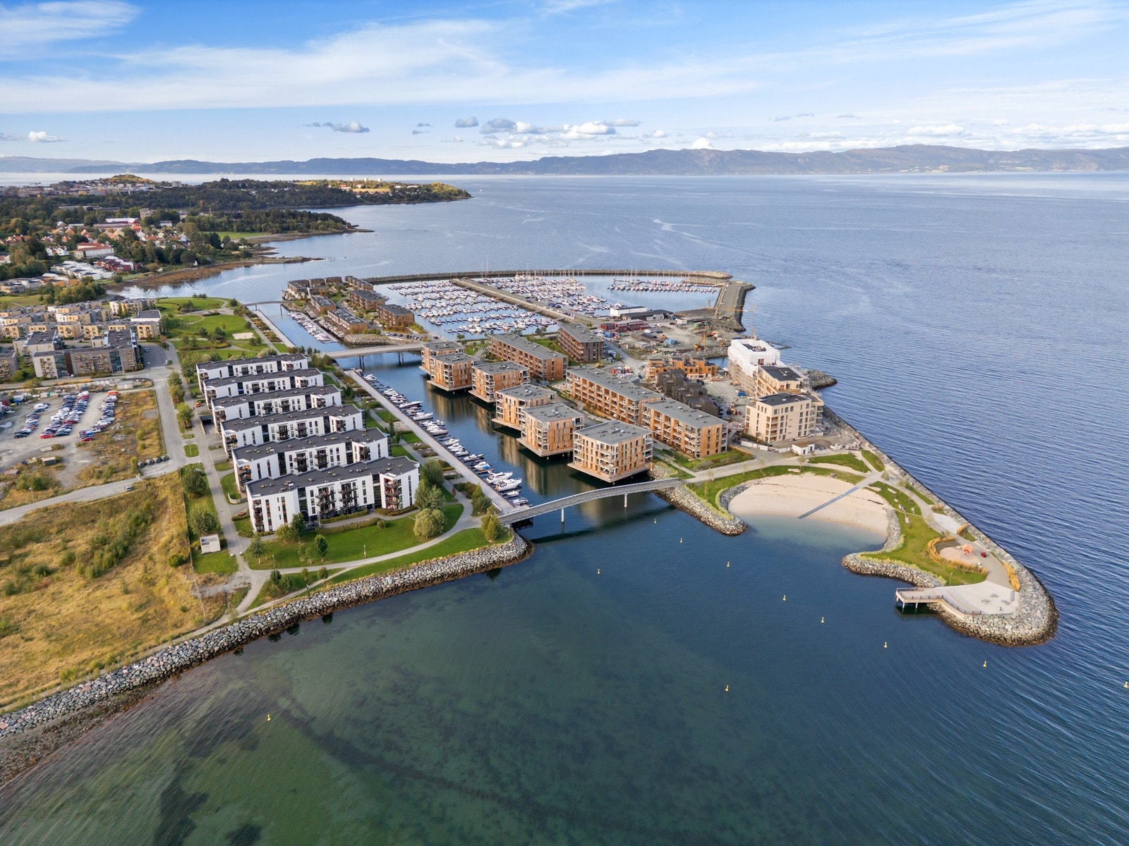 Dronebilde av Grilstad Marina. Galleribilde