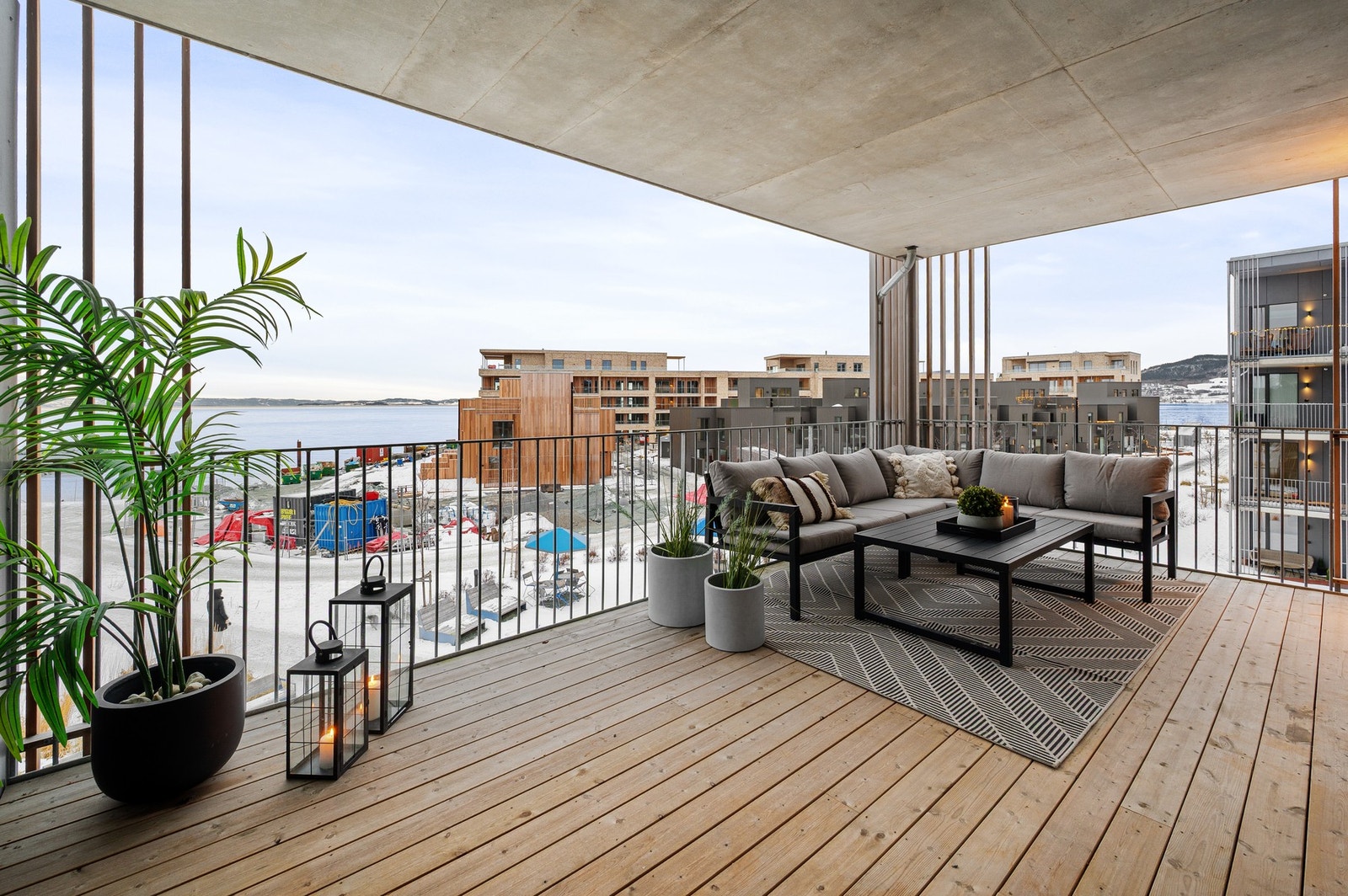 Stor balkong på 18,2m² med herlig sjøutsikt. Galleribilde