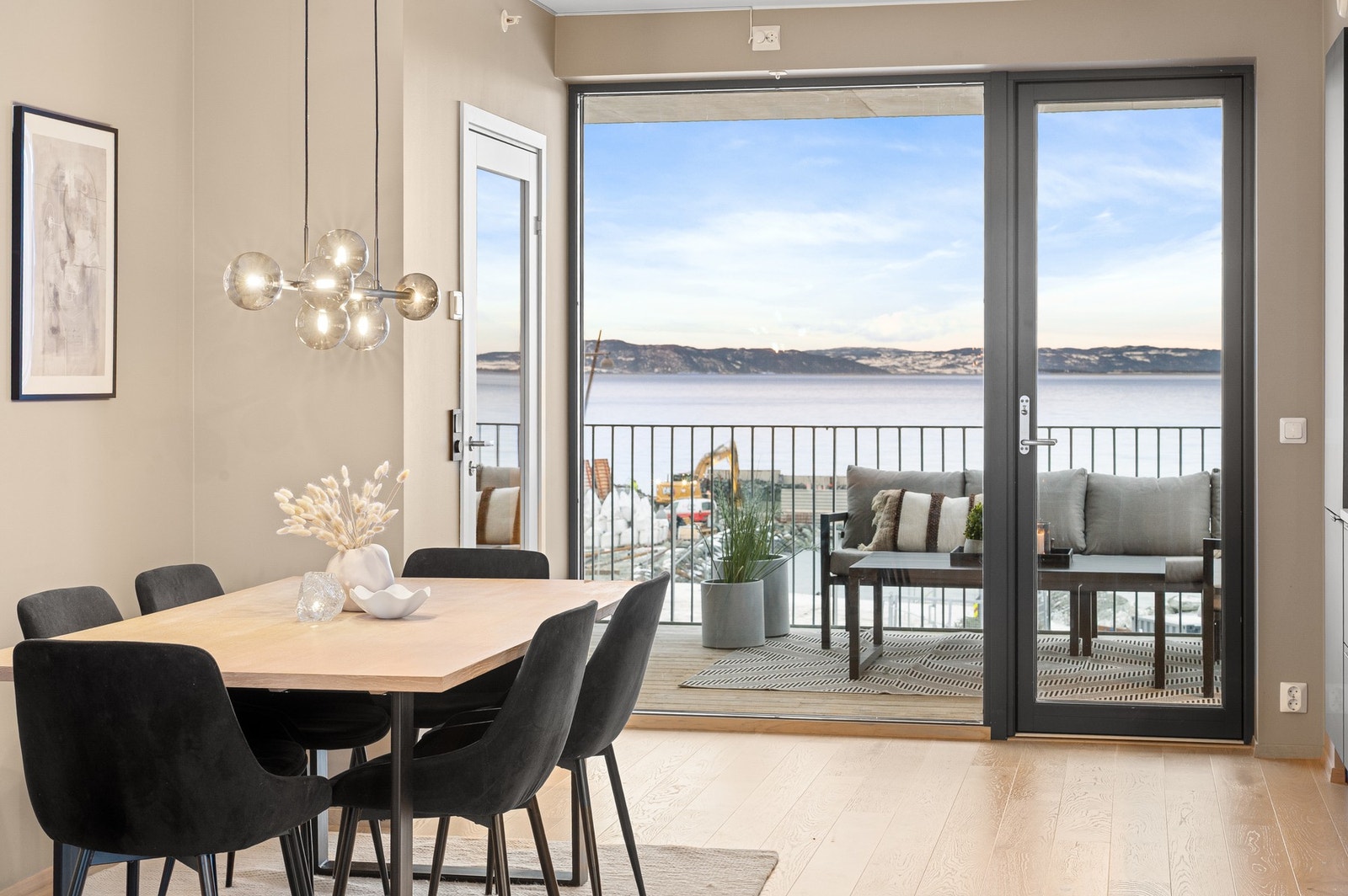 Fra stuen har man utgang til en herlig nordvendt balkong. Galleribilde