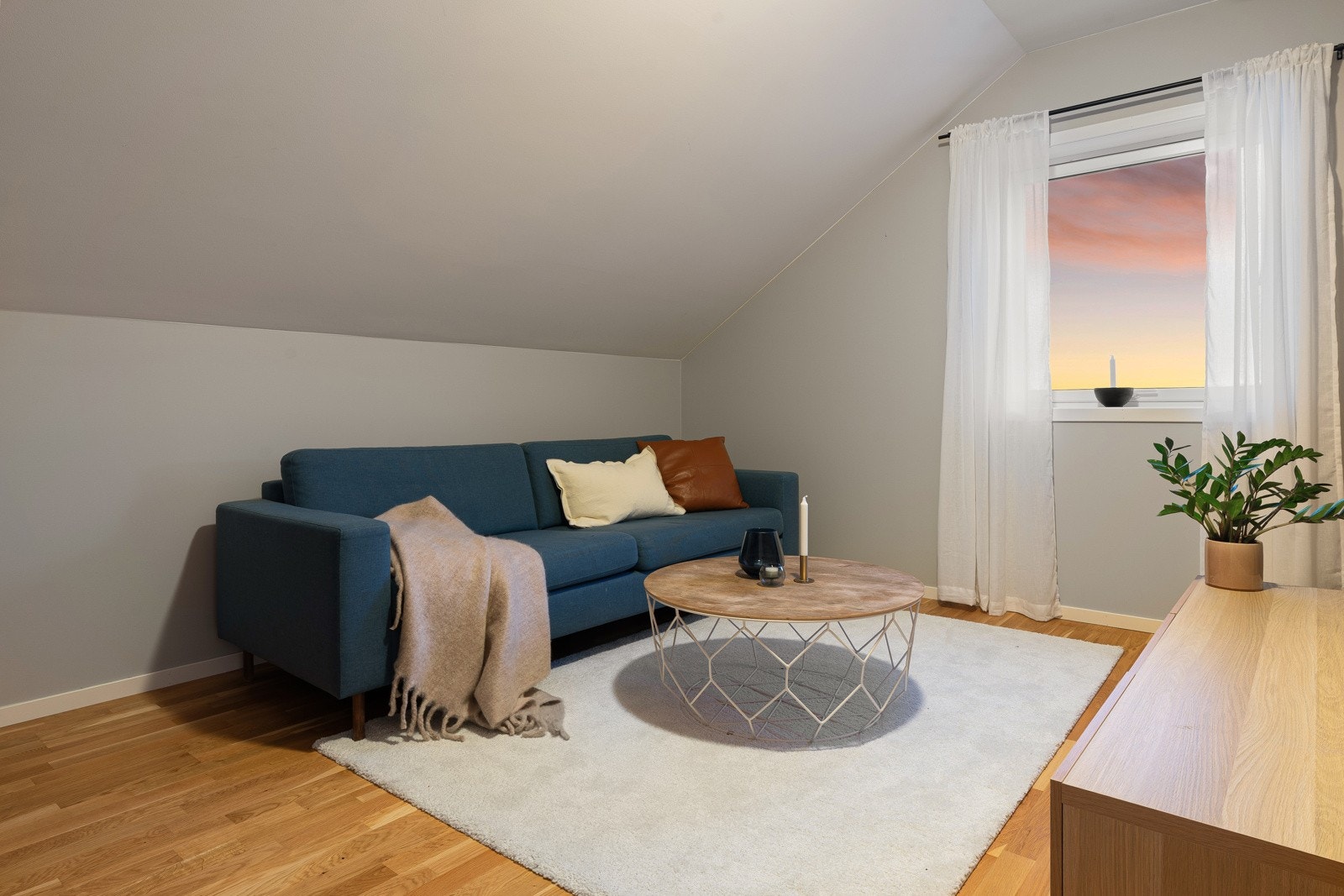 Soverom innredet som tv-stue i 2.etasje.