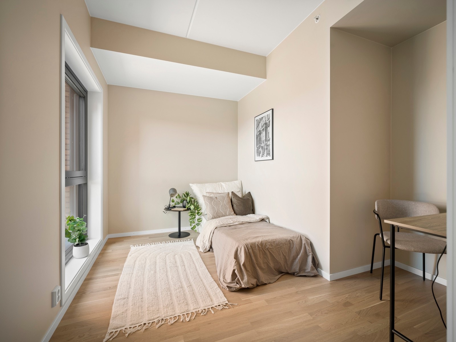 Det er påkostet utvendig solskjerming til det store vinduet. Galleribilde