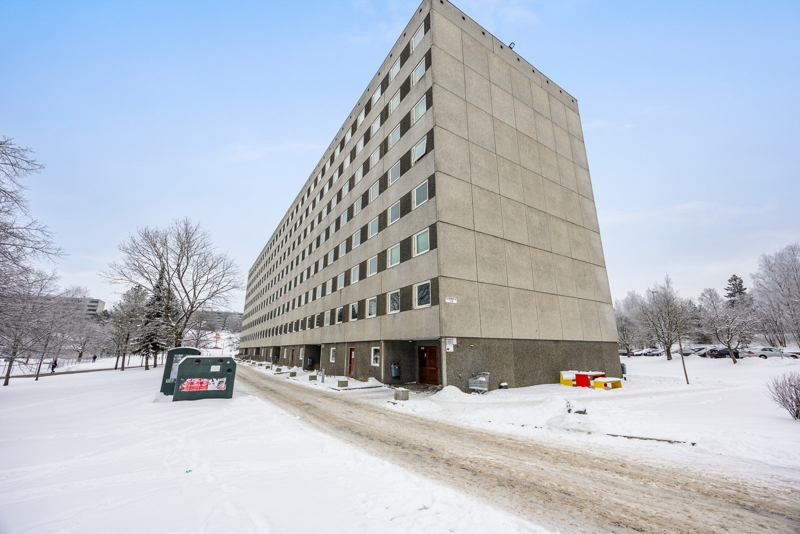 Eiendommen er en del av et veletablert borettslag med store, grønne fellesarealer. Galleribilde