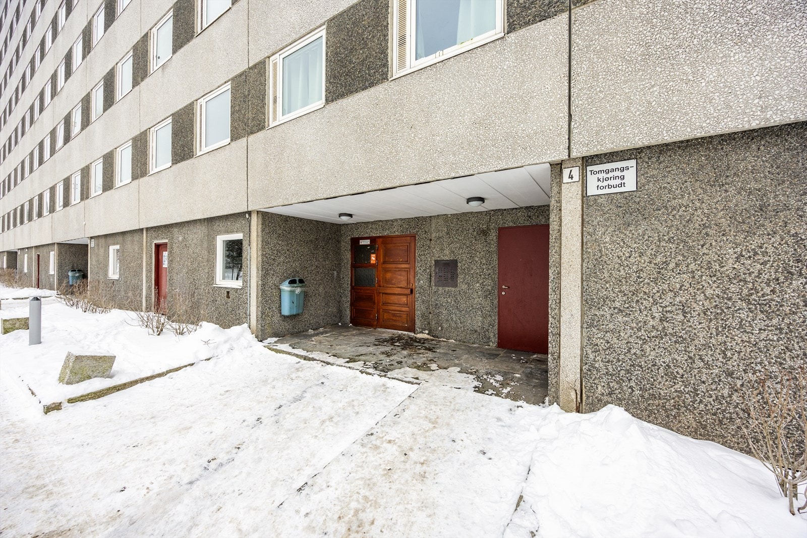 Inngangspartiet som leder inn til felles trappeoppgang og heis. Galleribilde