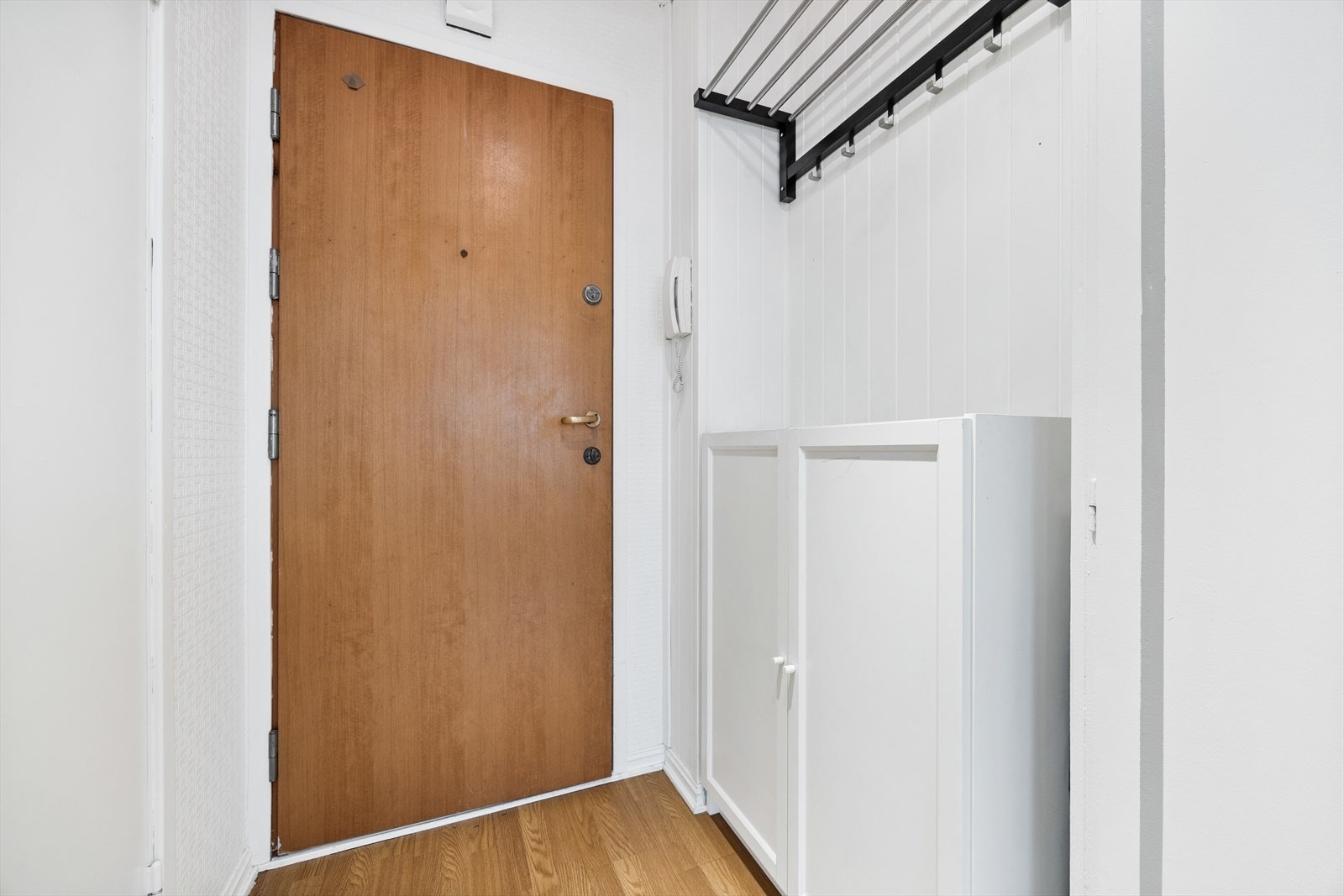 Dørtelefon med åpner gir en trygg og enkel adkomstkontroll. Galleribilde