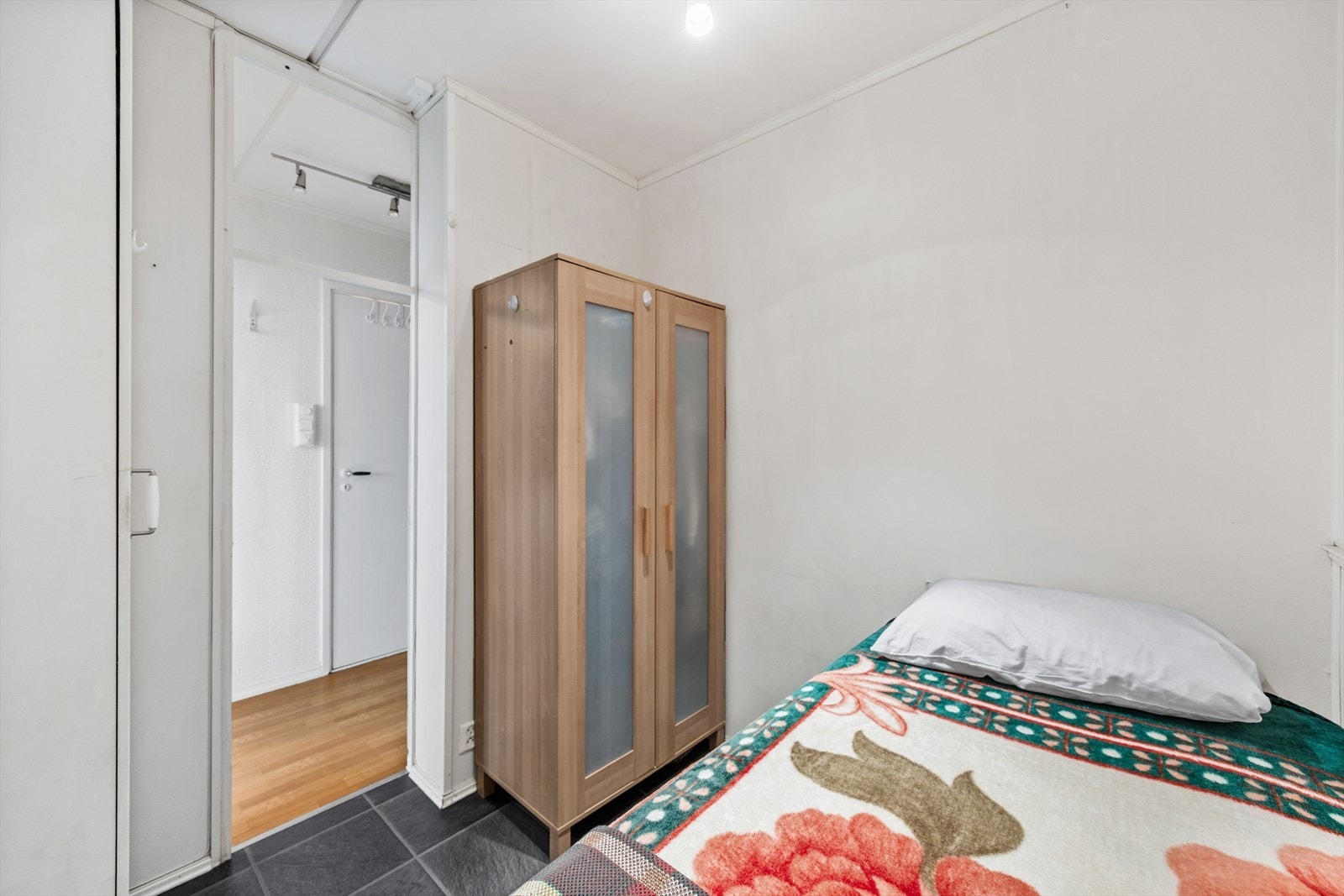 Her er det også rom for en garderobeløsning for oppbevaring av klær. Galleribilde