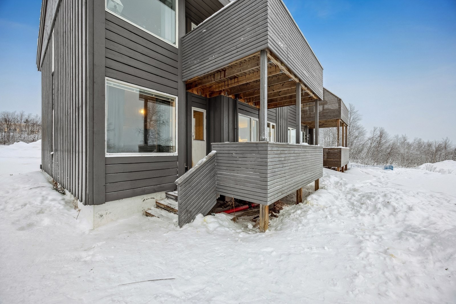 Boligblokken ble oppgradert i 2017-18 med nye terasser og ny drenering. Galleribilde