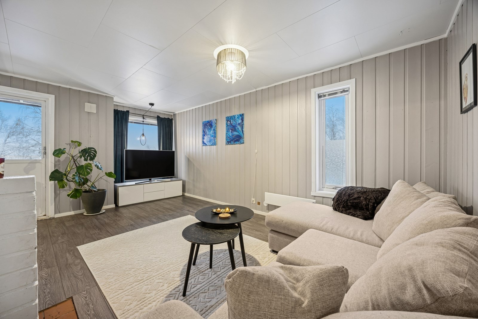 Lys og romslig 3-roms selveierleilighet beliggende i et veletablert og sentrumsnært boligområde. Galleribilde