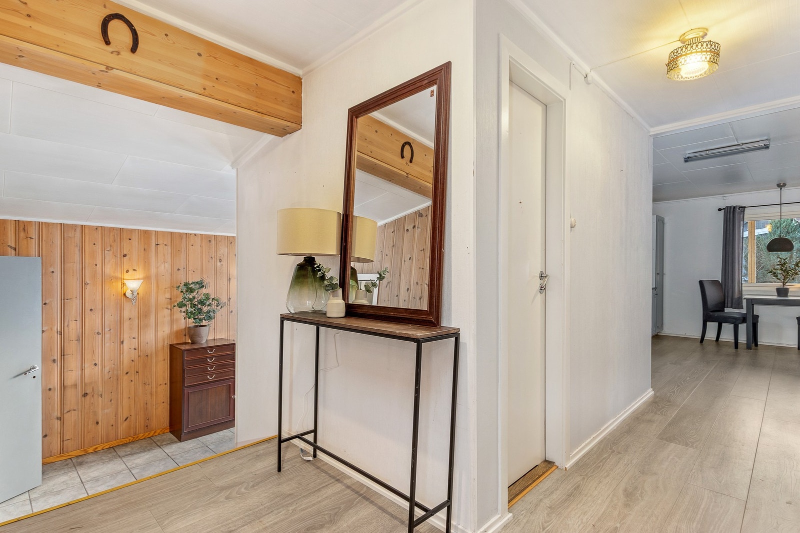 Oppgang fra inngangsparti. Galleribilde