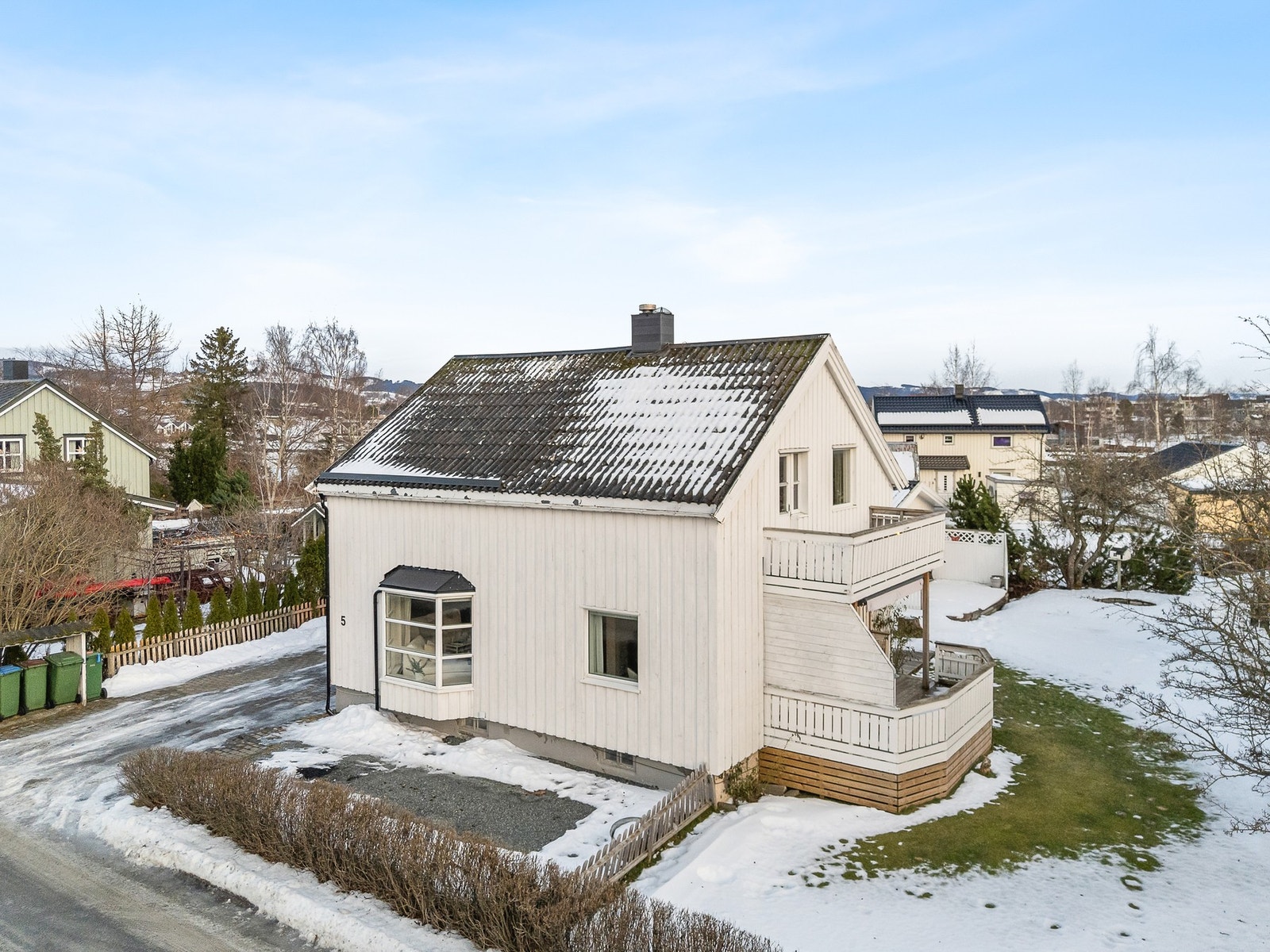 Fasade fra hovedvei. Galleribilde