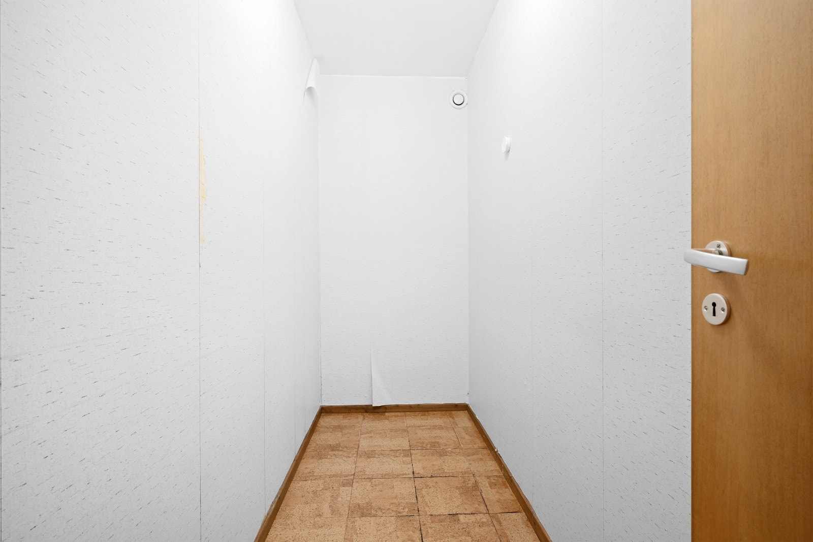 Bod med tilkomst fra entre - i tillegg er det en ekstern bod på samme etasje Galleribilde