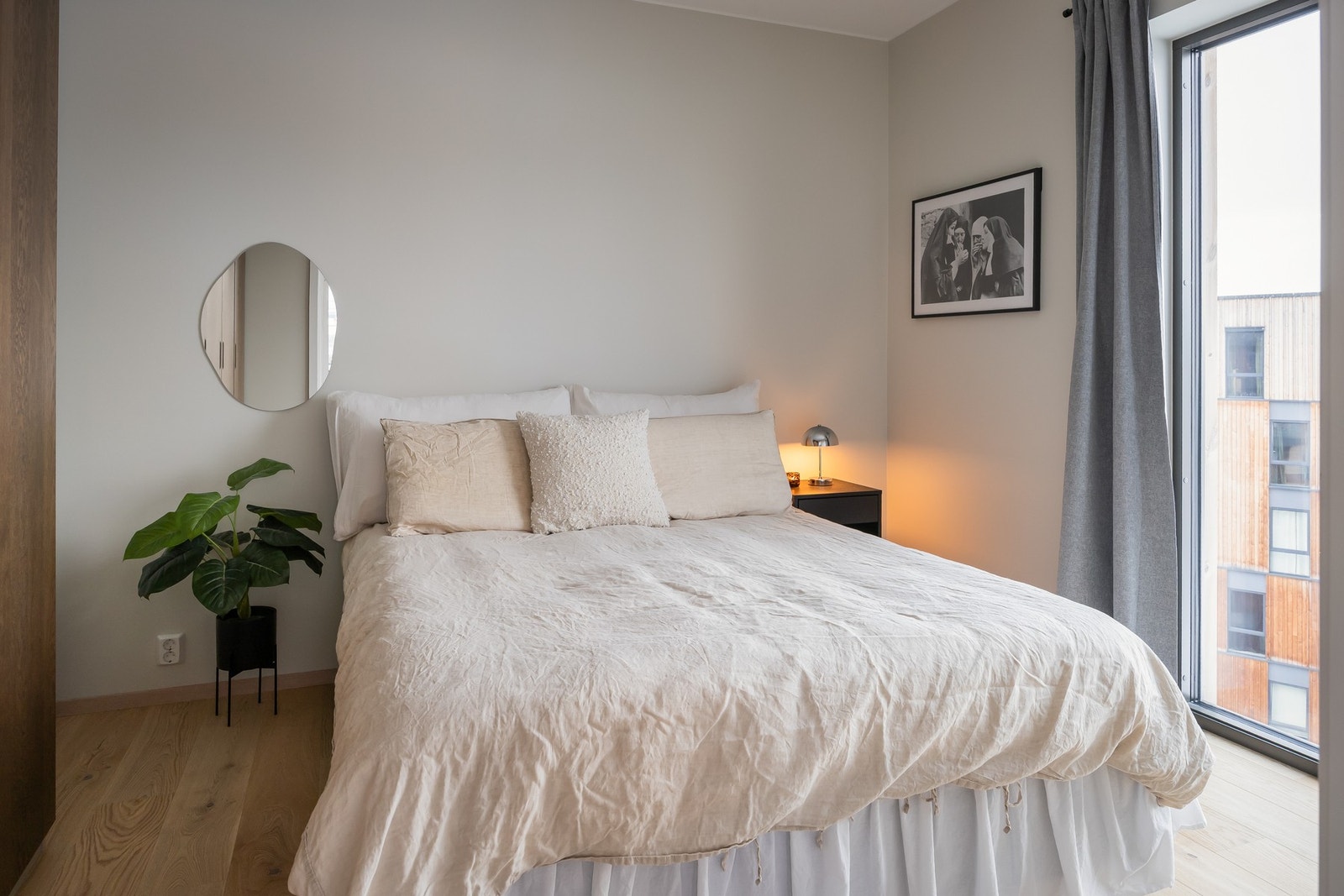 Romslig soverom på 10,5 kvm. Galleribilde