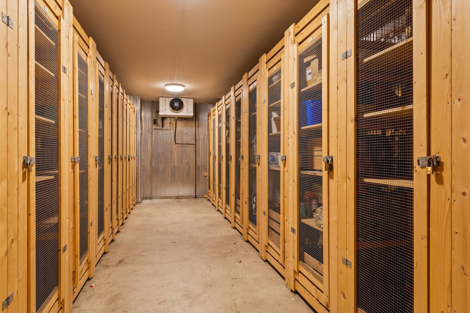 Leiligheten disponerer bl.a. et låsbart skap på ca. 0,4 kvm i kjølebod i samme etasje. Galleribilde