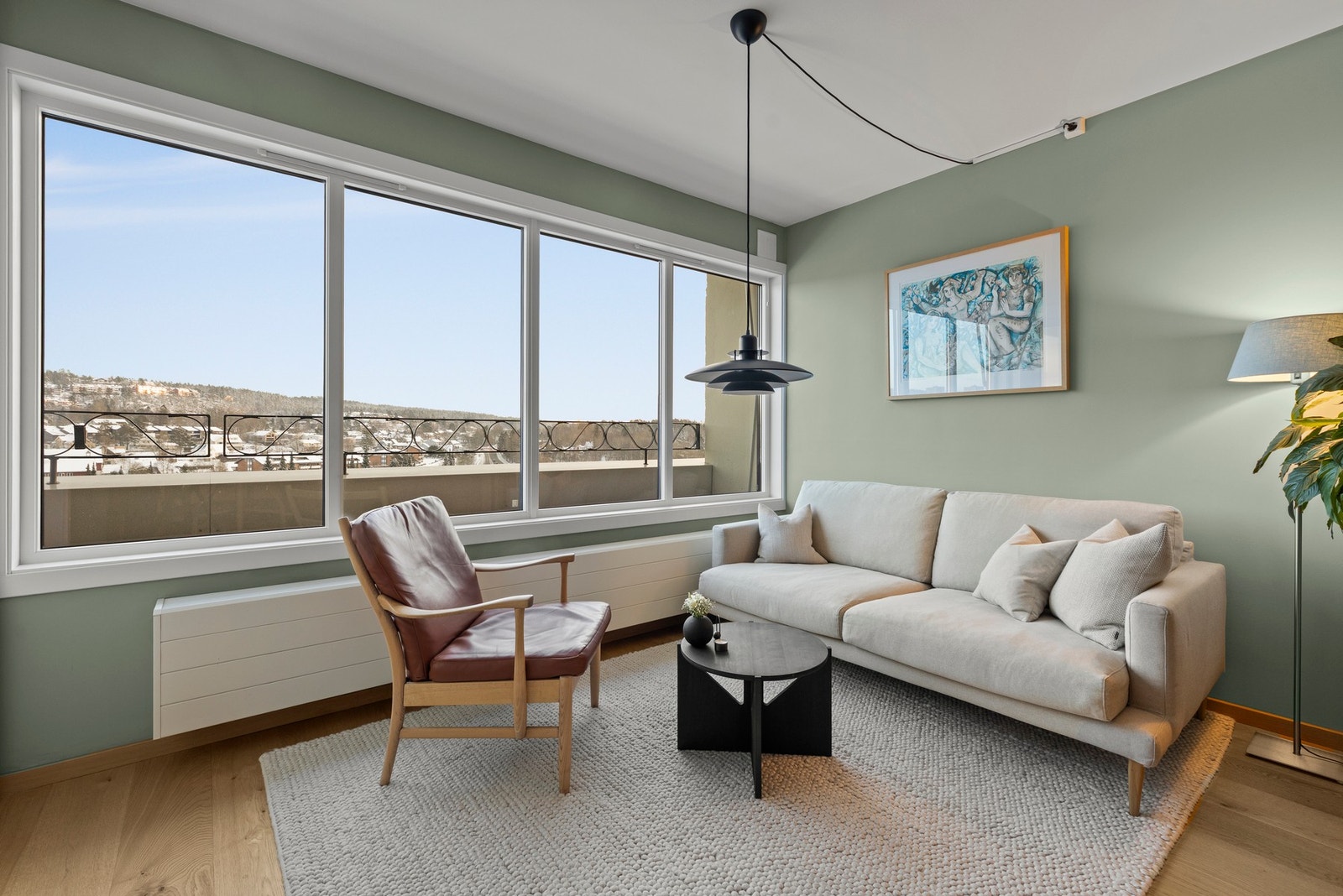 Her kan du enkelt tilpasse møbleringen etter behov, enten du ønsker en sosial sone eller et avslappende oppholdsrom Galleribilde