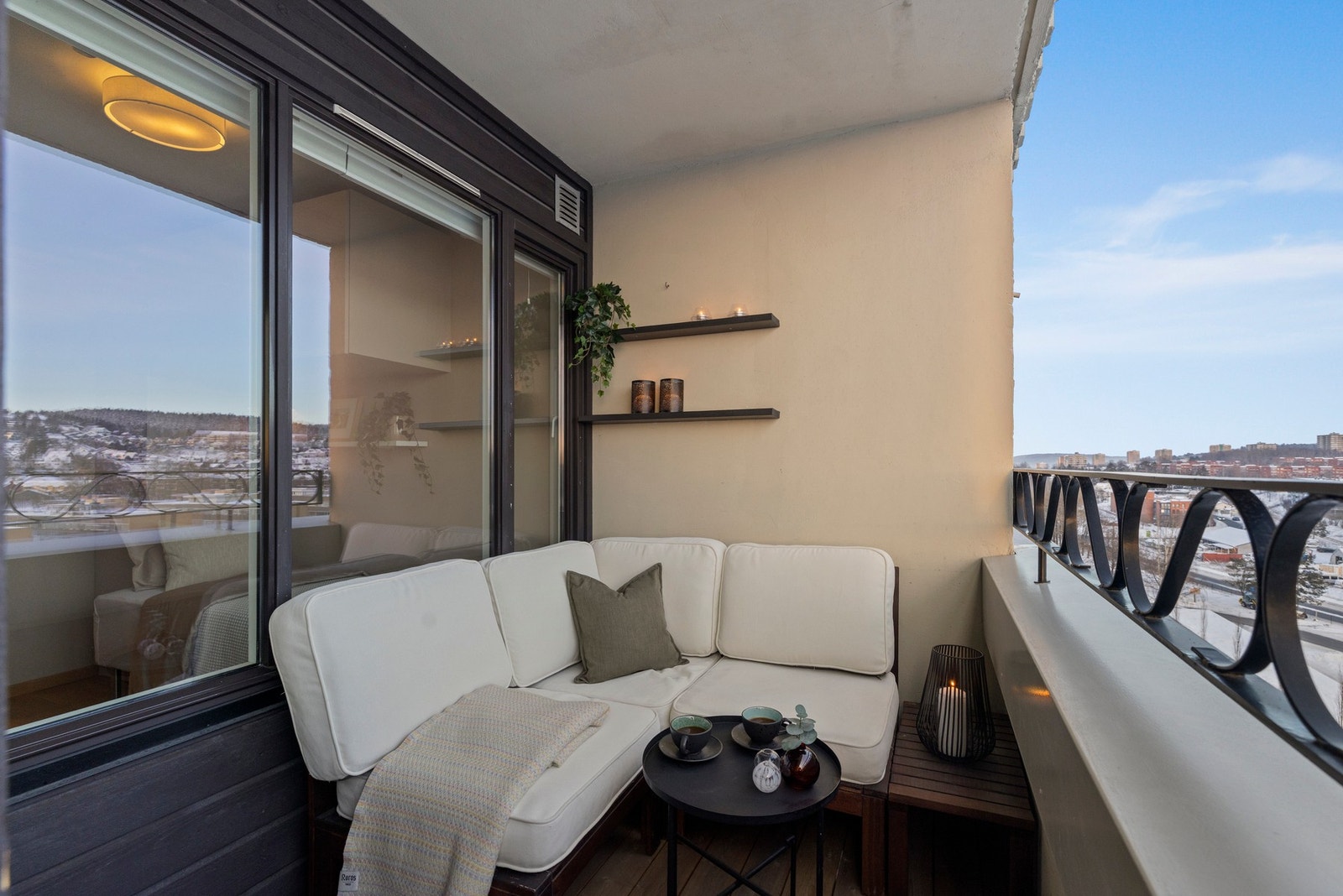 Her kan du nyte nydelig morgen- og formiddagssol og slappe av i fredelige omgivelser Galleribilde