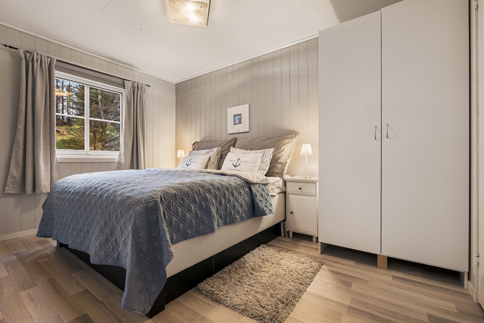 - Leiligheten har to gode soverom med plass til seng og garderobeløsning - Galleribilde