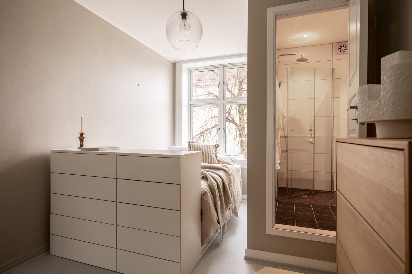 Med boligen følger for øvrig 3 boder; 2 i kjeller og 1 på loftet Galleribilde