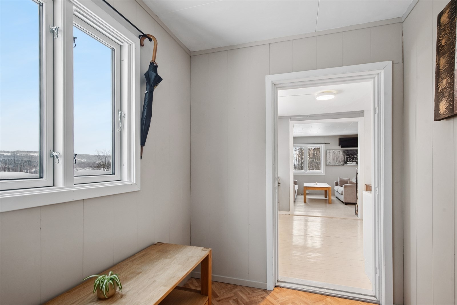 Fra entreen kommer man videre inn på kjøkkenet. Galleribilde