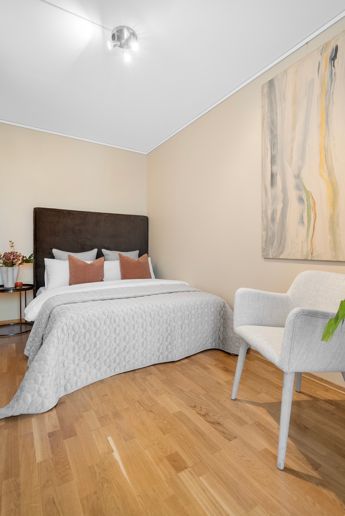 Også plassert avskjermet mot øst Galleribilde