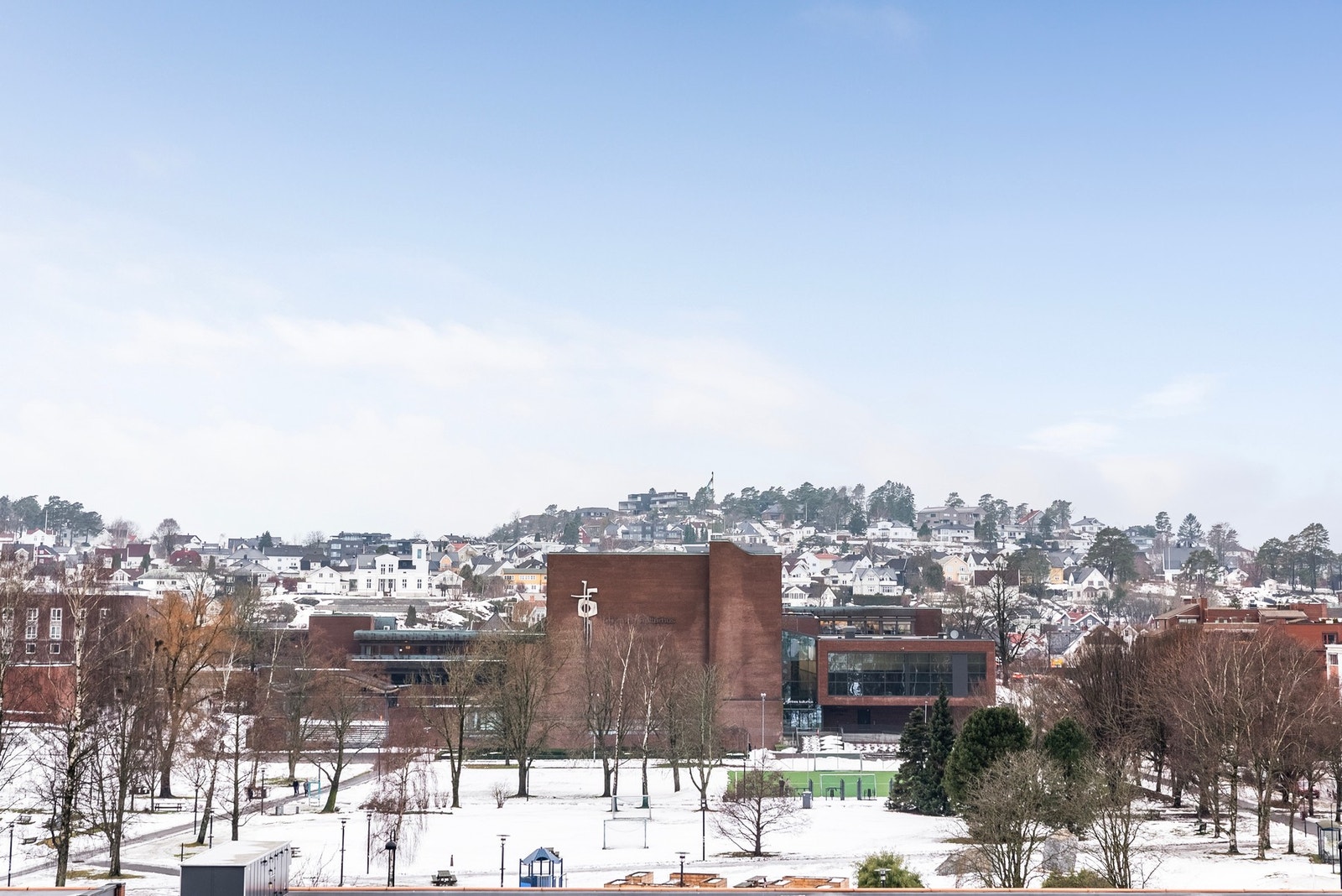Nydelig utsyn rett mot vest og badeparken Galleribilde