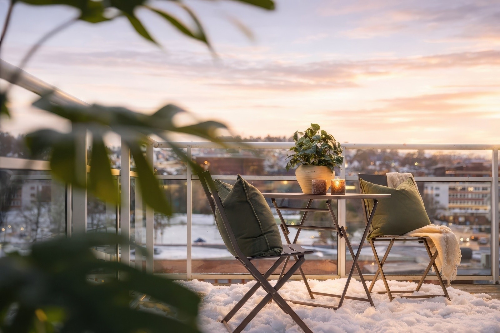 Flott balkong på 18 m2 hvor du kan sette deg ut og nyte utsynet Galleribilde