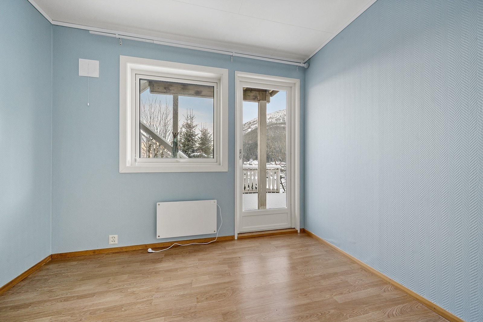 Det tredje soverommet har utgang til markterrassen og hagen. Galleribilde