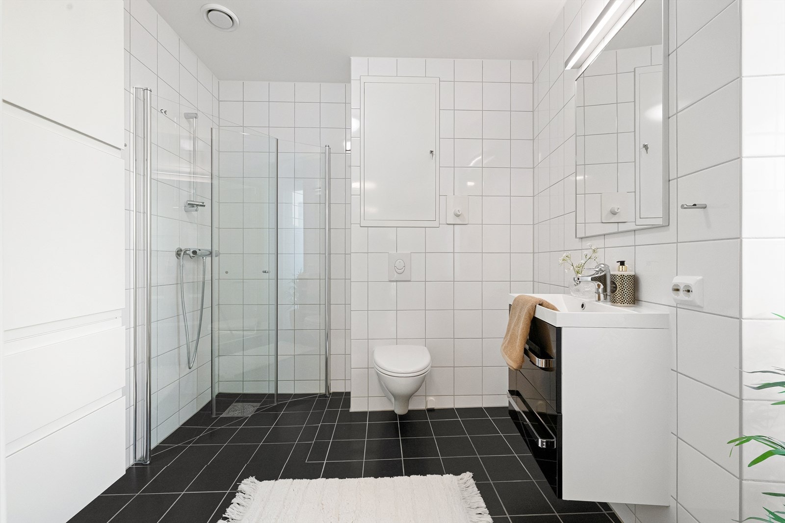 Elegant og stilrent bad Galleribilde