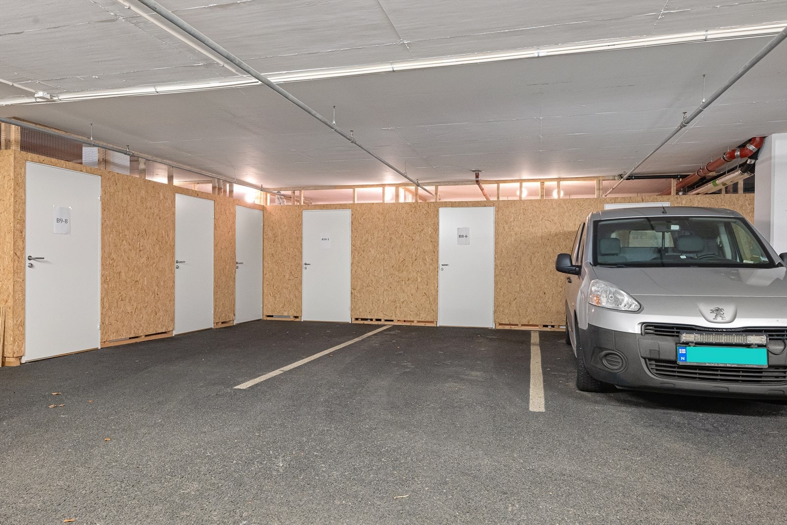 Parkeringsplass i felles parkeringsanlegg Galleribilde