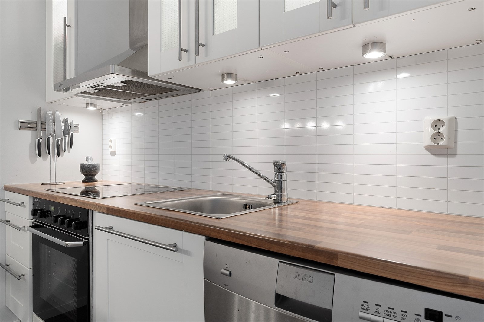 Oppvaskmaskin, komfyr og kombiskap (kjøl/ frys) følger med Galleribilde