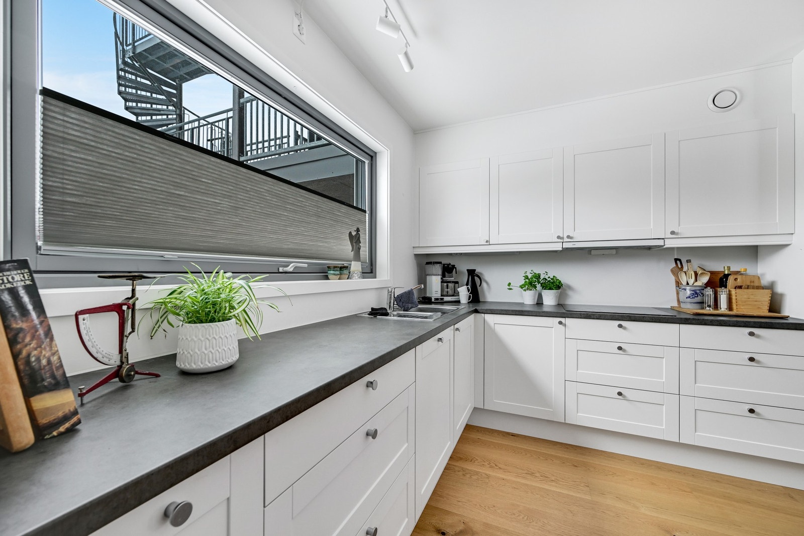 Nyere og lettstelt leilighet i 1. etasje! Galleribilde