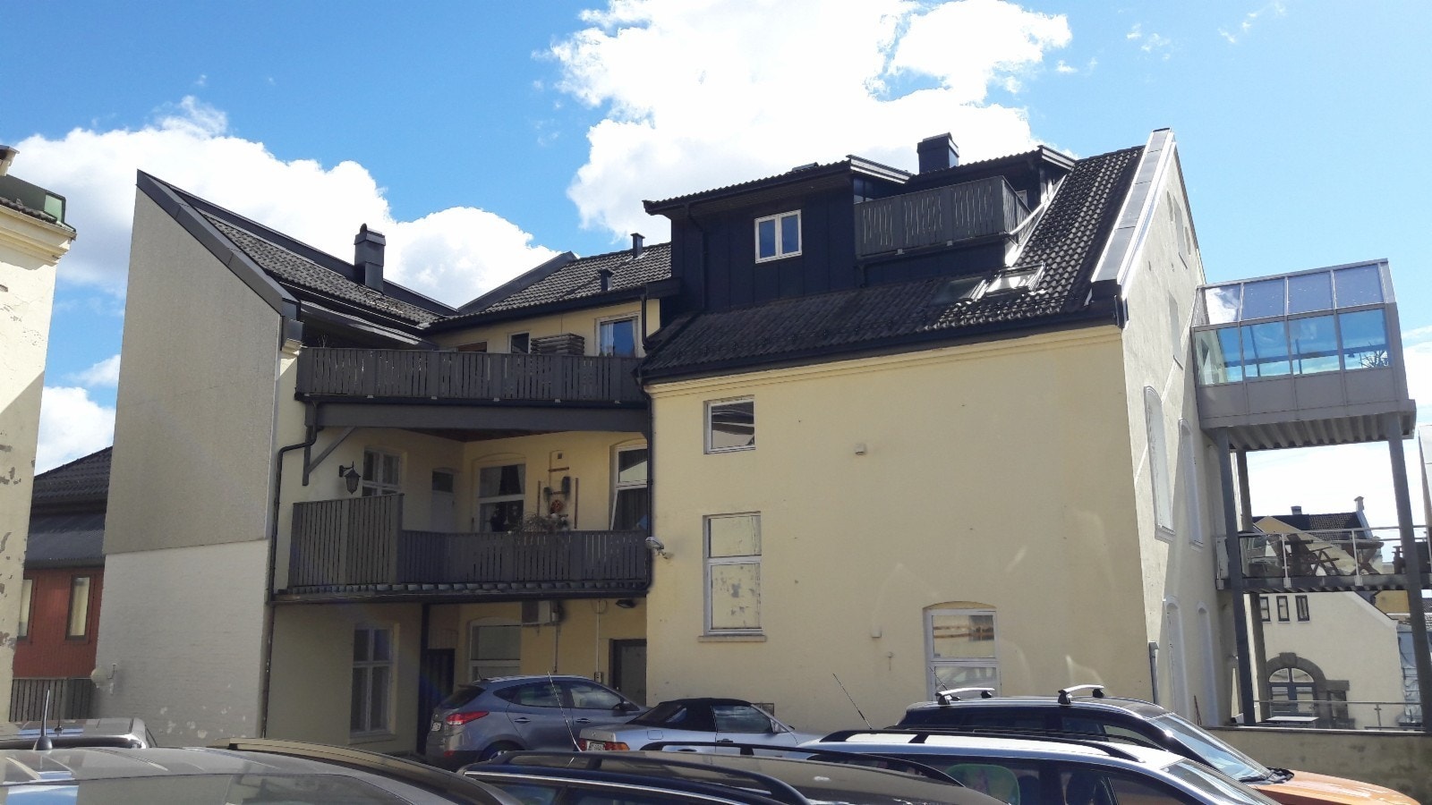 Bakgård Galleribilde