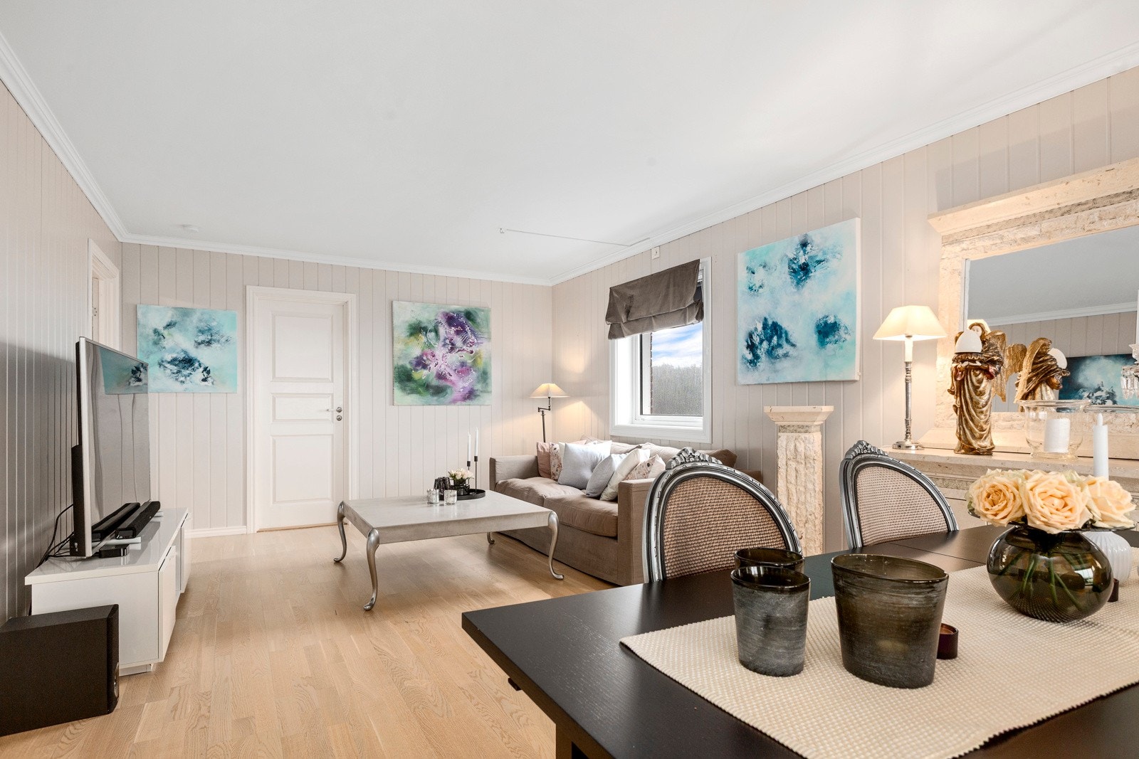 Endeleilighet så det er godt med lys inn Galleribilde